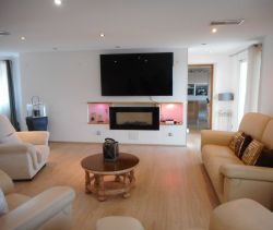 For rent Beautiful prestigious property 6 ROOMS 220 M² waterfront Saint Florent