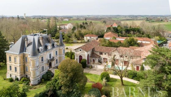 For sale CHATEAU EMPIRE 800 M² WITH OUTBUILDINGS PEYREHORADE