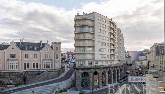 FOR SALE APARTMENT WITH BALCONY, AT THE FOOT OF BIARRITZ'S GREAT BEACH