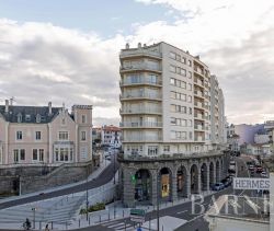 FOR SALE APARTMENT WITH BALCONY, AT THE FOOT OF BIARRITZ'S GREAT BEACH