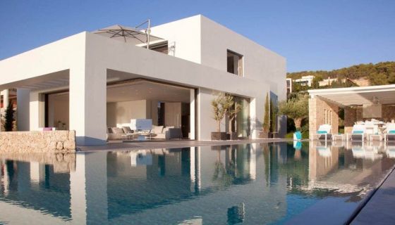 A vendre Villa moderne 9 pieces 450 m² pieds dans l'eau ASTROS