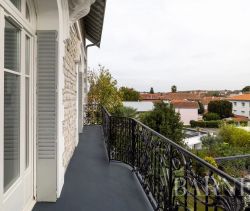 For sale BEAUTIFUL APARTMENT T2 56 M² RENOVATED AREA OF ARENES BAYONNE