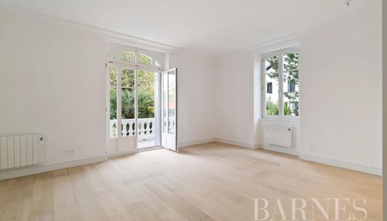 For sale BEAUTIFUL APARTMENT T3 95 M² DUPLEX RENOVATED AREA OF ARENES BAYONNE