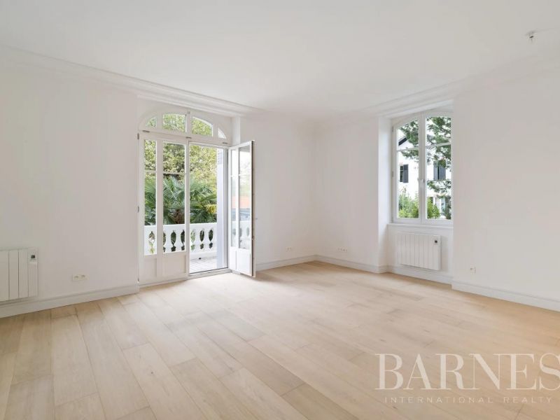 For sale BEAUTIFUL APARTMENT T3 95 M² DUPLEX RENOVATED AREA OF ARENES BAYONNE