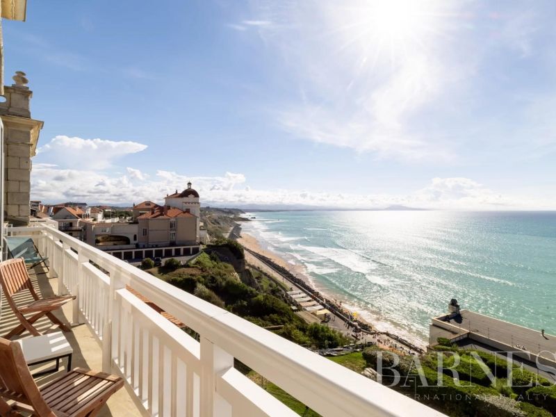 For sale BEAUTIFUL APARTMENT T4 111 M² SEA VIEW BIARRITZ