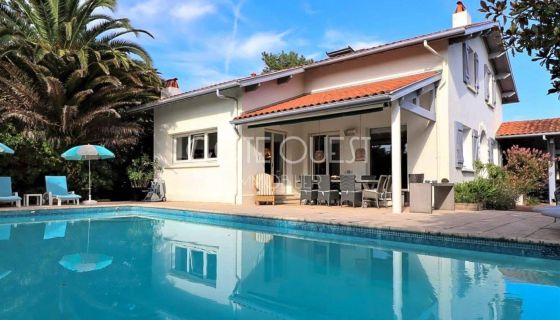 For sale PRETTY HOUSE 7 ROOMS 149 M² ANGLET CHIBERTA