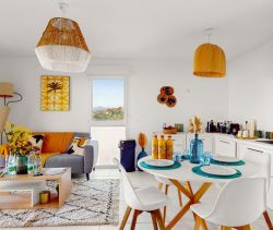 A louer APPARTEMENT DE PRESTIGE T3 76 M2 TERRASSE BORD DE MER SAINT RAPHAEL