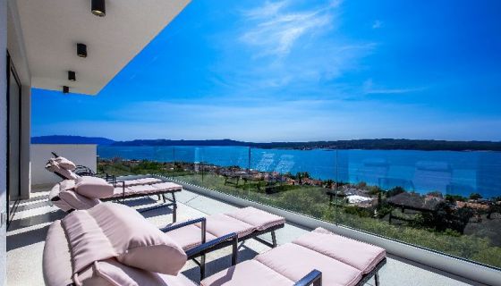 FOR RENT HOUSE 8 ROOMS 380 M2 SEA VIEW CRIKVENICA