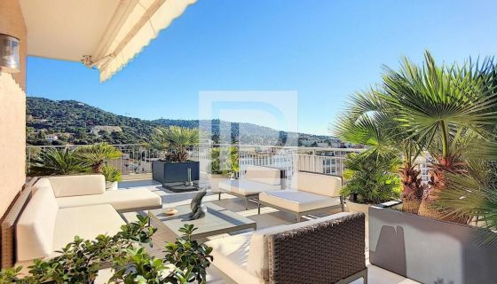 For sale APARTMENT T4 143 M2 TERRACE BY THE SEA LE CANNET