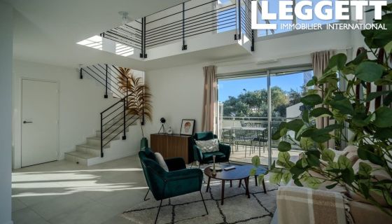 A louer APPARTEMENT DUPLEX DE PRESTIGE T5 111 M2 TERRASSE BORD DE MER ANTIBES