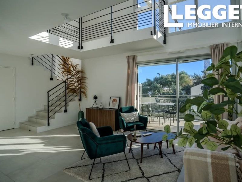 A louer APPARTEMENT DUPLEX DE PRESTIGE T5 111 M2 TERRASSE BORD DE MER ANTIBES