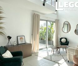 A louer APPARTEMENT DUPLEX DE PRESTIGE T5 111 M2 TERRASSE BORD DE MER ANTIBES