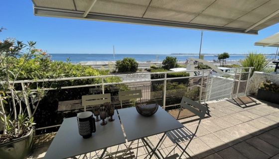 FOR SALE HOUSE 9 ROOMS 176 M2 FEET IN THE WATER LA BAULE ESCOUBLAC