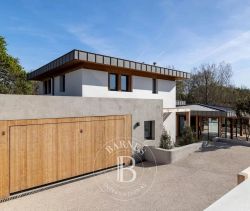 For sale MAGNIFICENT CONTEMPORARY HOUSE 6 ROOMS 265 M² BARRITZ/MILADY