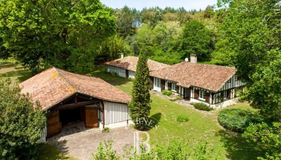 For sale CHARMING PROPERTY 140 M² ON THE EDGE OF THE WHITE LAKE SEIGNOSSE
