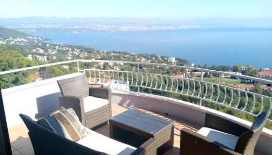 FOR RENT APARTMENT 500 M2 TERRACE BY THE SEA LOVRAN