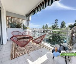 For sale APARTMENT T3 78 M2 TERRACE BY THE SEA ANTIBES