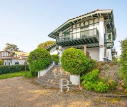 For sale MAGNIFICENT 3-ROOM APARTMENT 149 M² GARDEN SEA VIEW HENDAYE