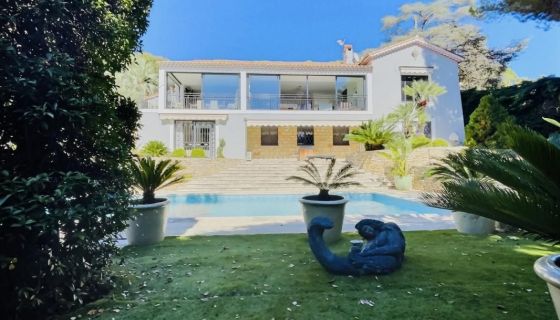 For rent 6 ROOM HOUSE 404 M2 SEASIDE CANNES