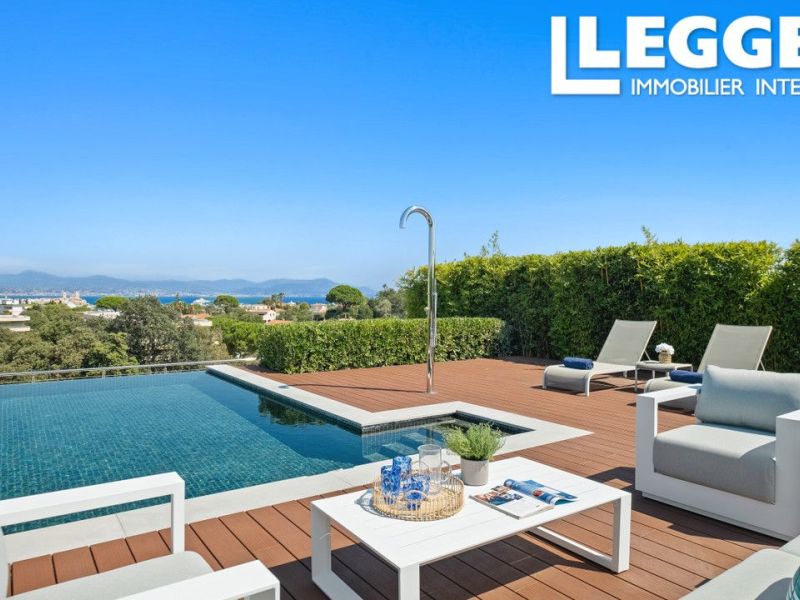 A vendre PENTHOUSE  185 M2 BORD DE MER ANTIBES