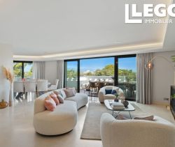 A vendre PENTHOUSE  185 M2 BORD DE MER ANTIBES