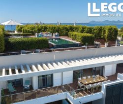 A vendre PENTHOUSE  185 M2 BORD DE MER ANTIBES