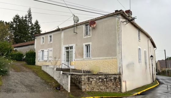 A vendre Beau potentiel pour cette maison en pierres Ã  rÃ©nover 85410 La Caillere Saint Hilaire