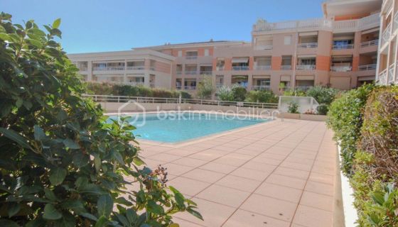 A louer APPARTEMENT DUPLEX DE PRESTIGE T4 80 M2 TERRASSE VUE MER VALLAURIS