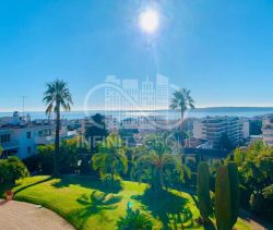 A louer APPARTEMENT T3 126 M2 TERRASSE BORD DE MER CANNES