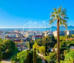 A louer APPARTEMENT T3 126 M2 TERRASSE BORD DE MER CANNES