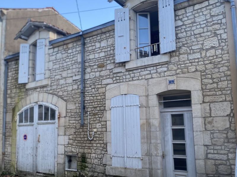 A louer APPARTEMENT T5 68 M2  LUCON