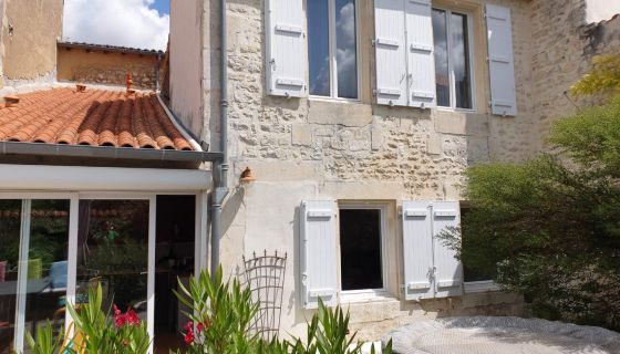 For sale Beautiful 5 ROOM town house 186 M² SAINT JEAN D?ANGELY