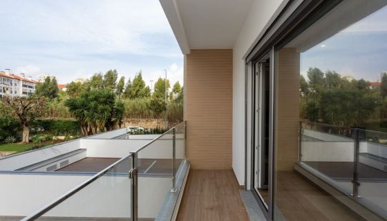 For rent APARTMENT T4 SEASIDE TERRACE CARCAVELOS E PAREDE