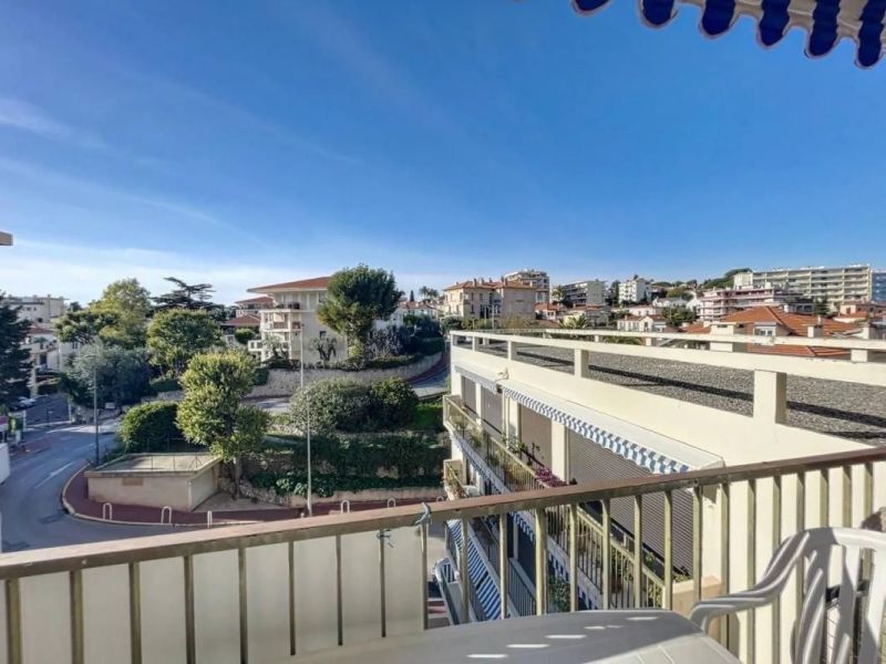 A louer APPARTEMENT DE PRESTIGE T3 89 M2 TERRASSE BORD DE MER CANNES