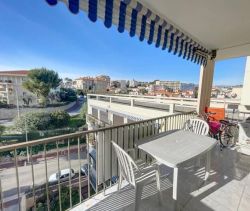 A louer APPARTEMENT DE PRESTIGE T3 89 M2 TERRASSE BORD DE MER CANNES