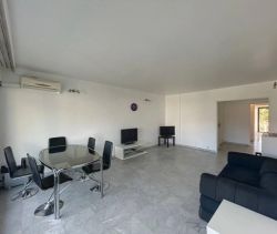 A louer APPARTEMENT DE PRESTIGE T3 89 M2 TERRASSE BORD DE MER CANNES