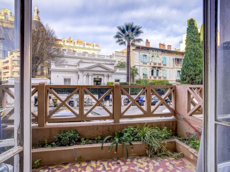 A louer STUDIO  34 M2 TERRASSE BORD DE MER NICE