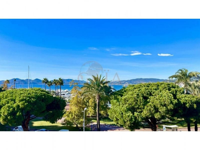 For rent APARTMENT T3 86 M2 TERRACE SEA VIEW CANNES