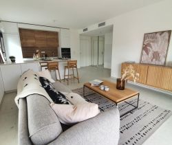 A vendre APPARTEMENT DE PRESTIGE T3 70 M2 TERRASSE BORD DE MER MARSEILLE