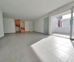 A vendre APPARTEMENT DUPLEX NEUF T4 101 M2 TERRASSE BORD DE MER MARSEILLE