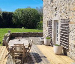 For sale Stone house 9 ROOMS 232 M² RENOVATED PLOUNEOUR TREZ