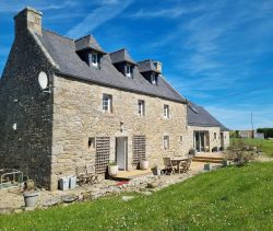 For sale Stone house 9 ROOMS 232 M² RENOVATED PLOUNEOUR TREZ