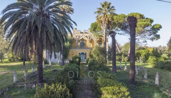 For sale historic villa 25 rooms 915 m² in Puglia Mesagne