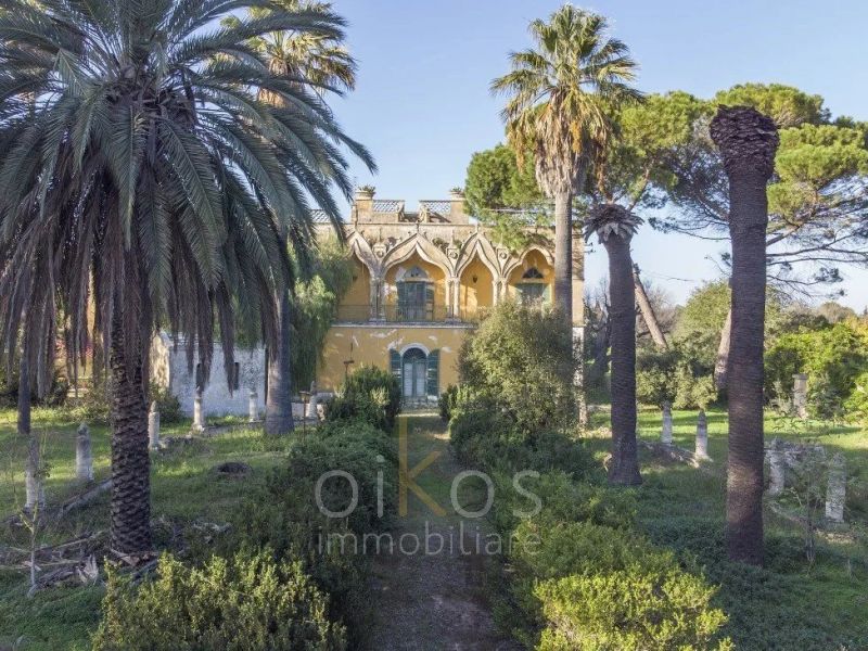 For sale historic villa 25 rooms 915 m² in Puglia Mesagne
