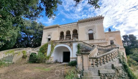 Prestigiosa villa histórica 35 HABITACIONES Lecce 
