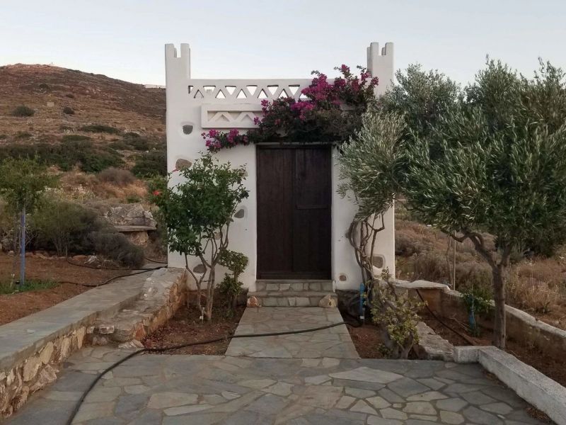 For sale Magnificent land 9792 M² AND HOUSE 50 M² MARATHI PAROS  