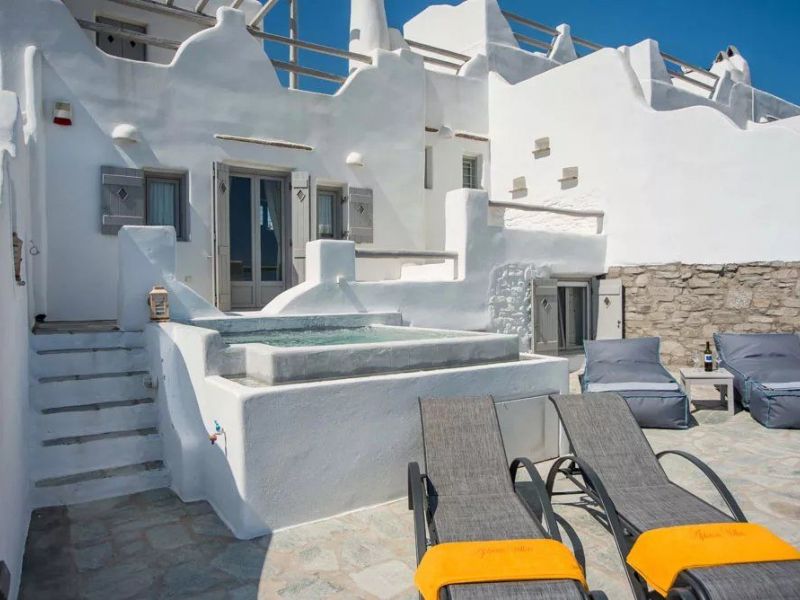 For rent House FOR HOLIDAY RENTAL Jacuzzi 12 BEDS ISTERNI PAROS