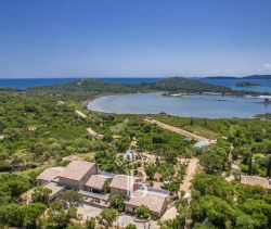 A louer Villa EN LOCATION DE VACANCES 18 COUCHAGES piscine vue mer plage A  pied ZONZA