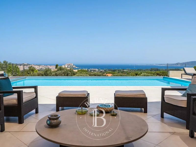 For sale prestigious 9 room villa 270 m² view of Calvi