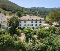 En venta mansión de 20 habitaciones 710 m² vista al mar Saint-Florent